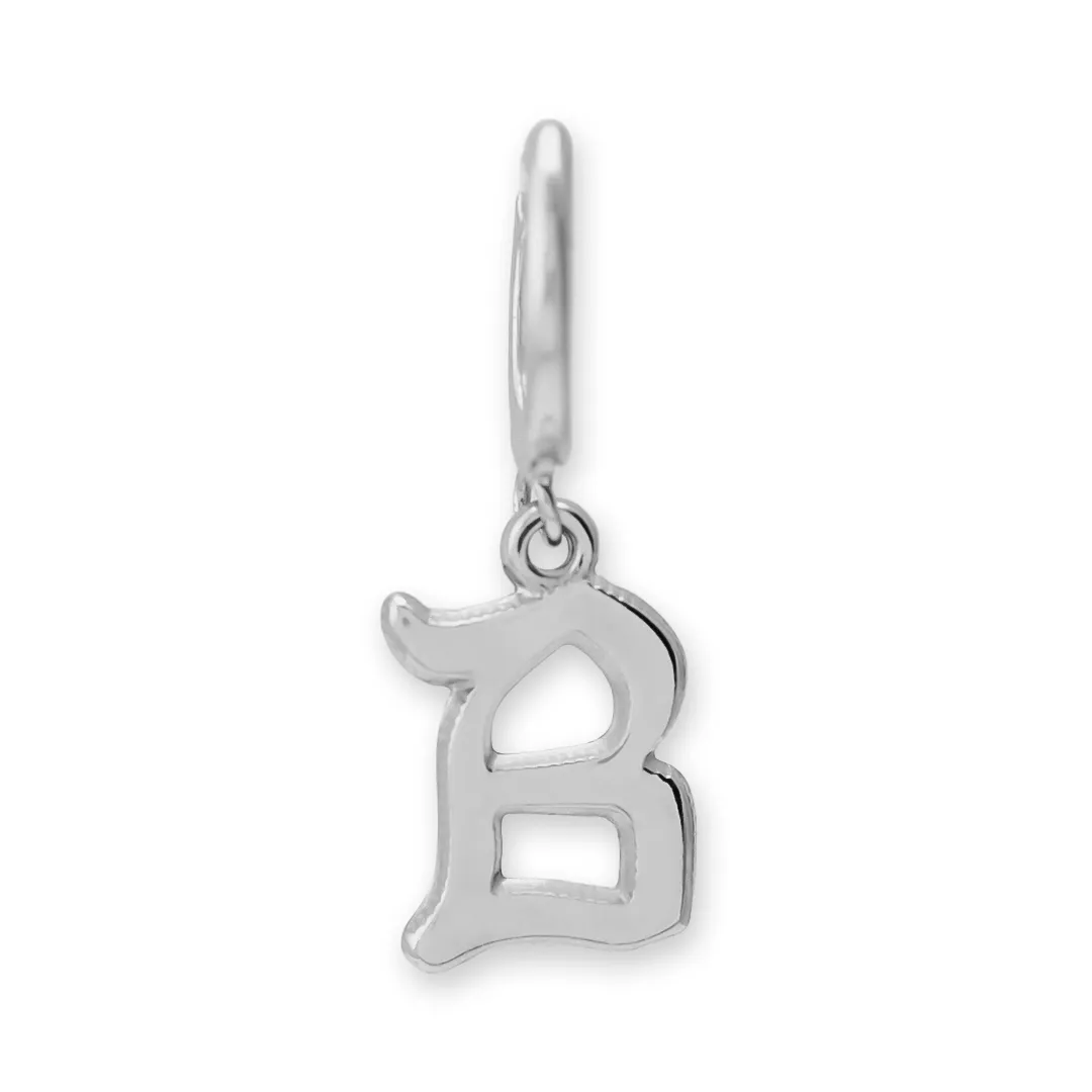 Brinco Argola Alfabeto Fonte Gothic Prateado